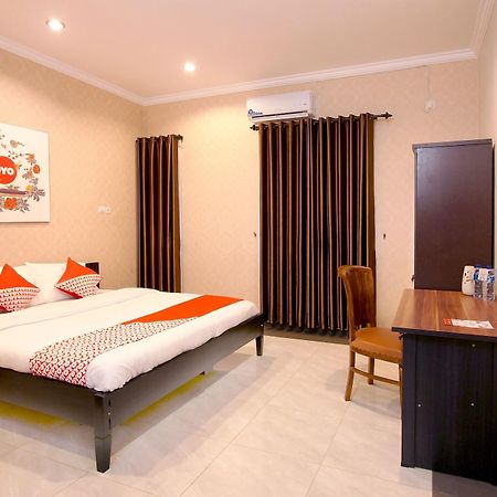 Oyo 347 Bayang Brothers Guest House Maguwo Esterno foto