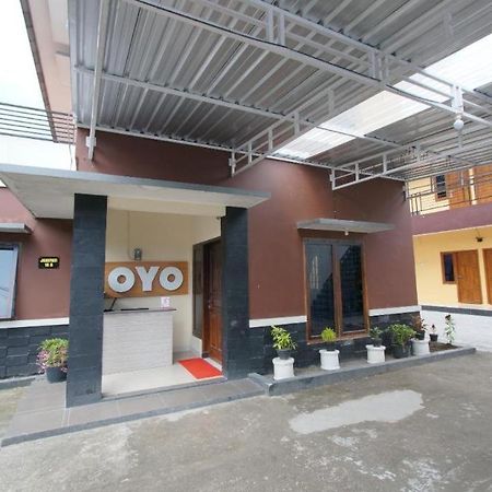 Oyo 347 Bayang Brothers Guest House Maguwo Esterno foto