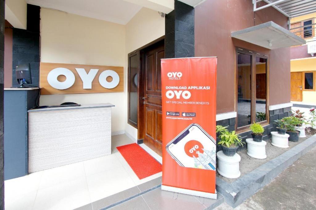 Oyo 347 Bayang Brothers Guest House Maguwo Esterno foto
