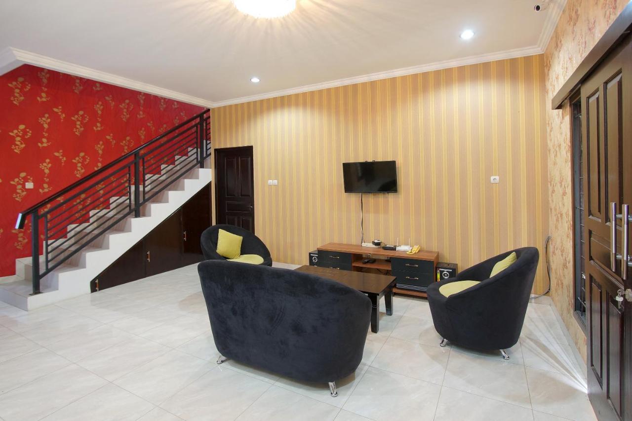 Oyo 347 Bayang Brothers Guest House Maguwo Esterno foto