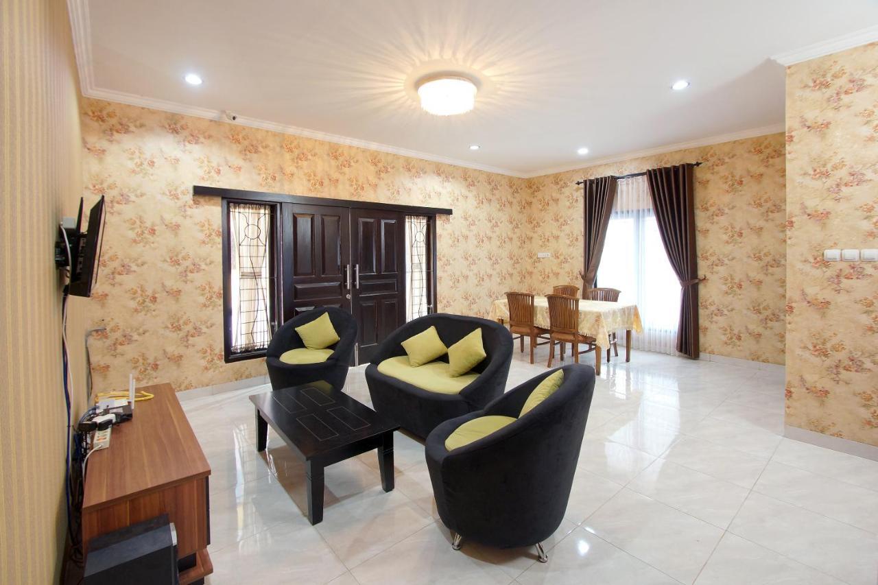 Oyo 347 Bayang Brothers Guest House Maguwo Esterno foto
