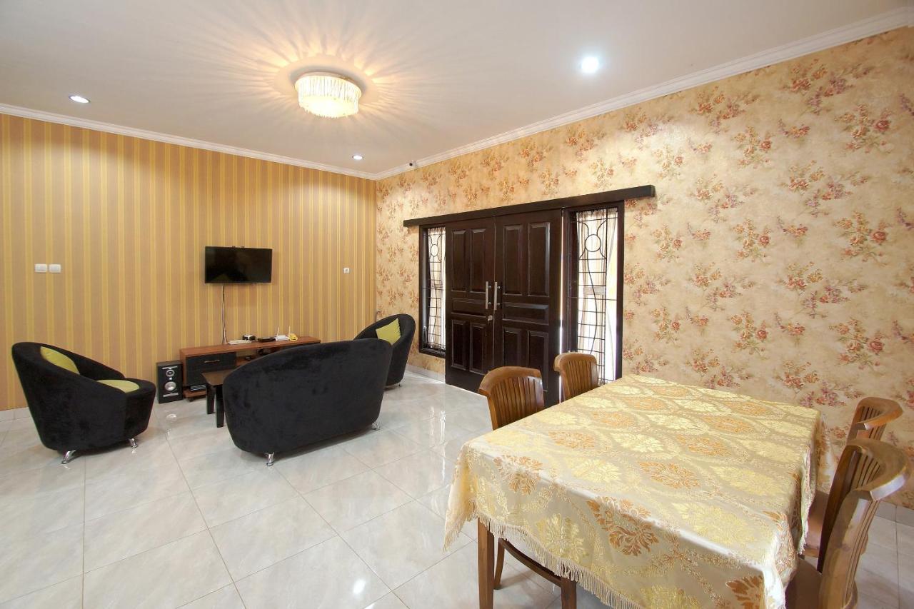 Oyo 347 Bayang Brothers Guest House Maguwo Esterno foto