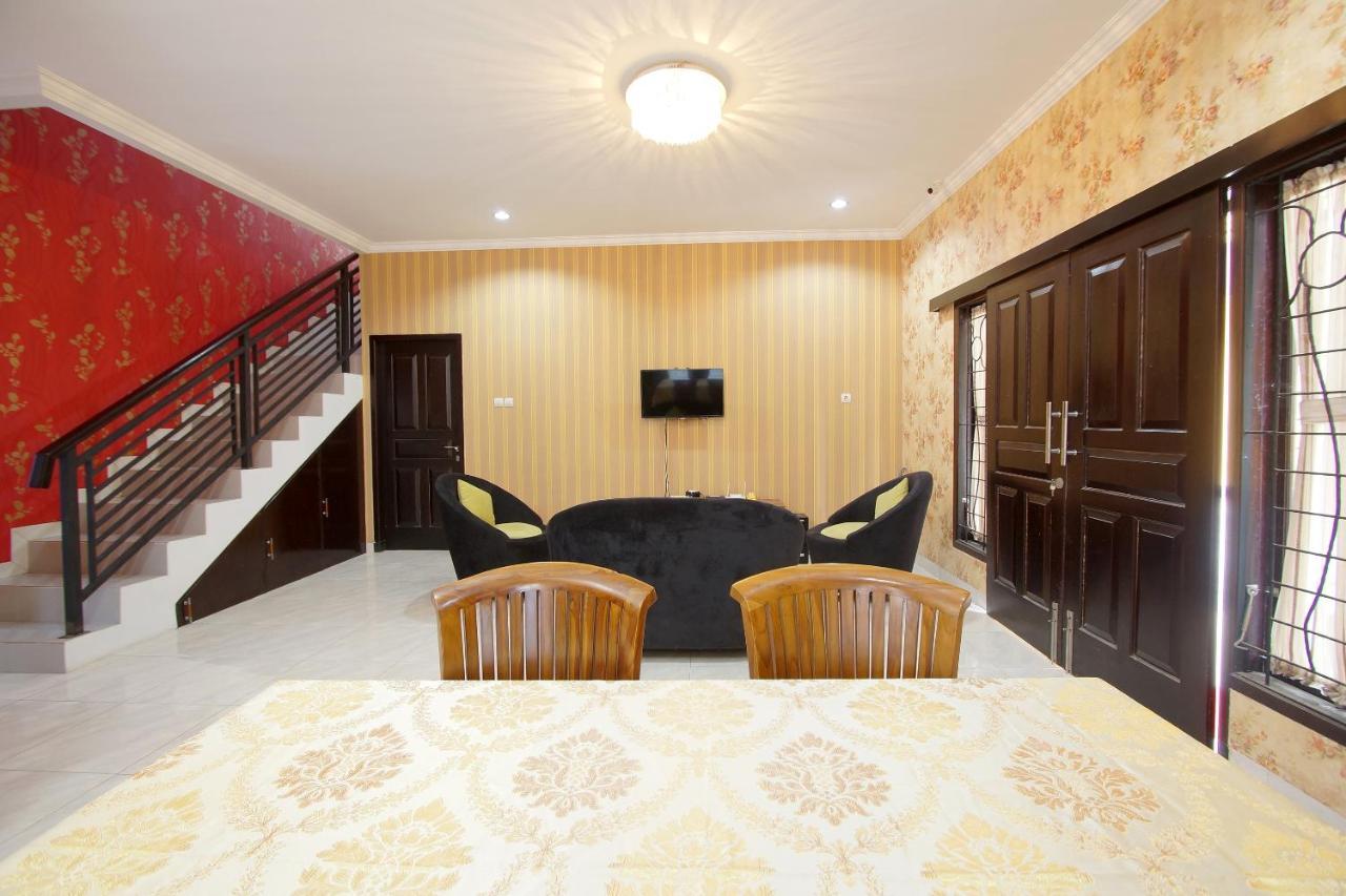 Oyo 347 Bayang Brothers Guest House Maguwo Esterno foto